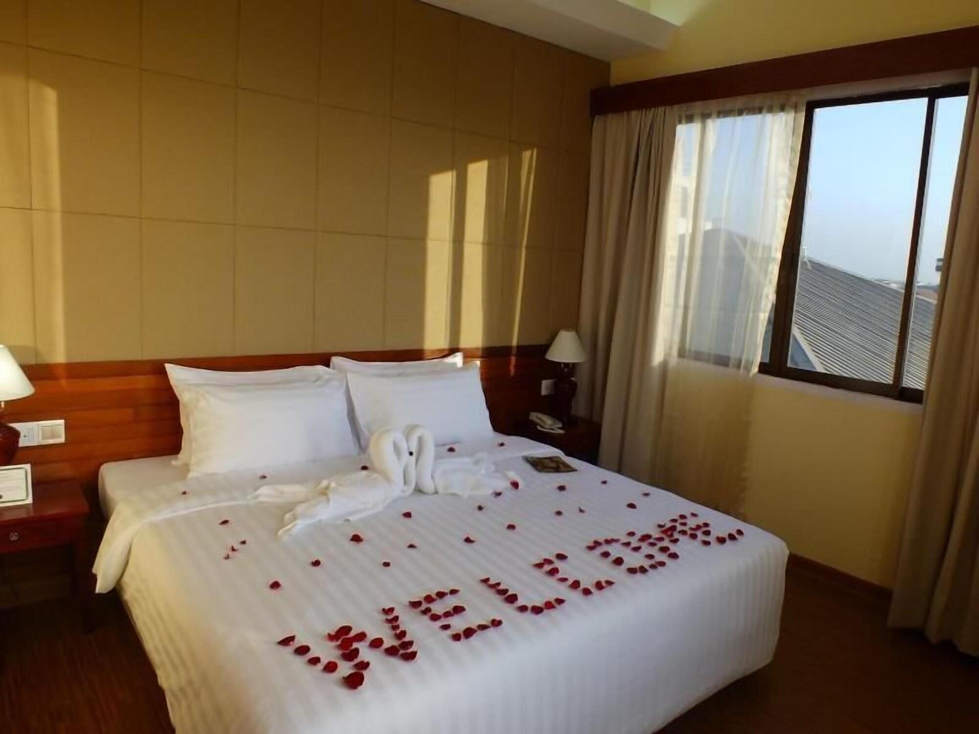Oway Grand Hotel Mandalay Exterior foto