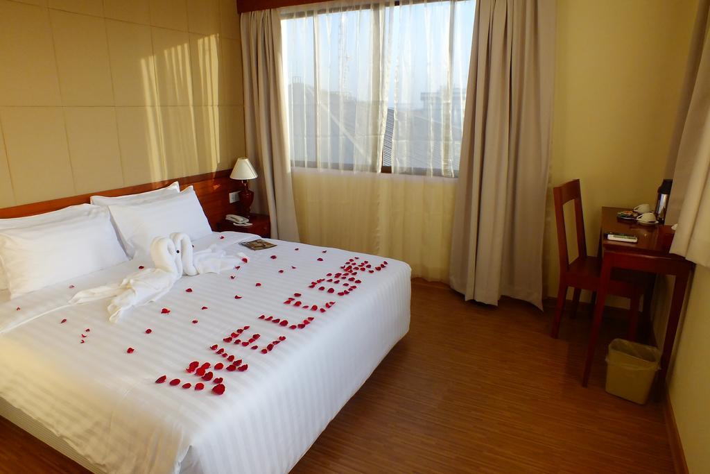 Oway Grand Hotel Mandalay Exterior foto